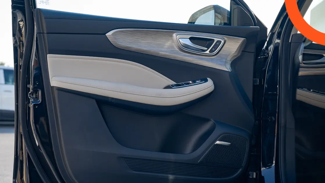 الأبواب والمرايا