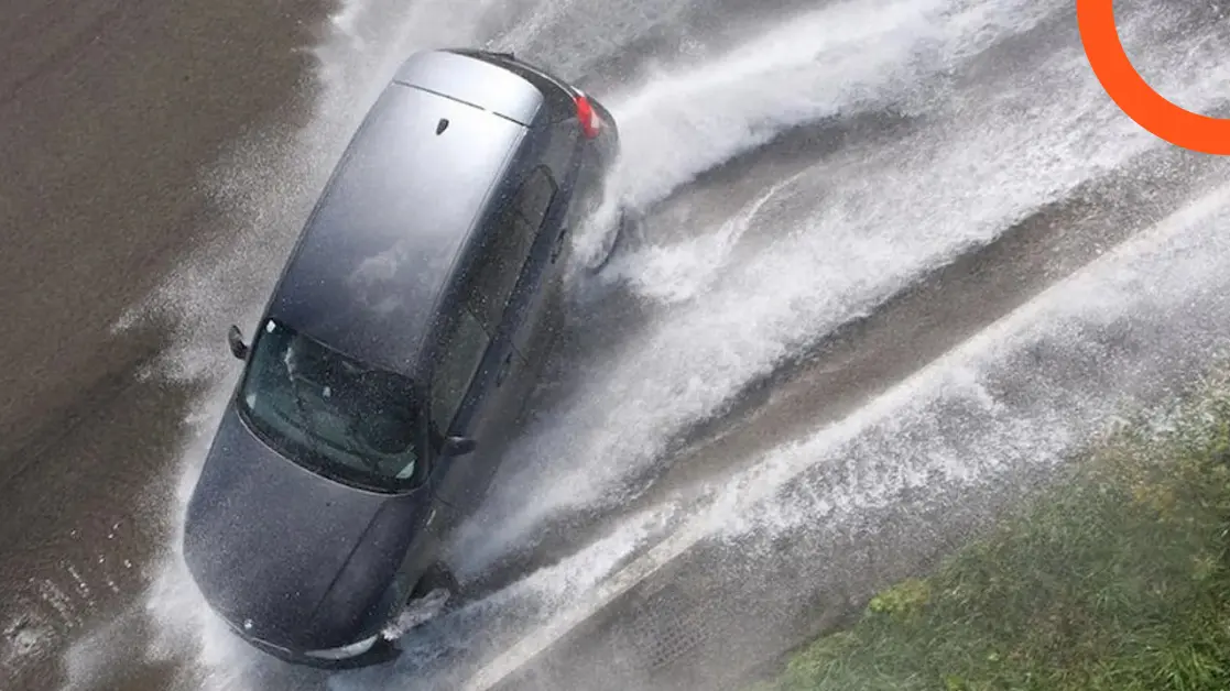 الانزلاق المائي للسيارة
