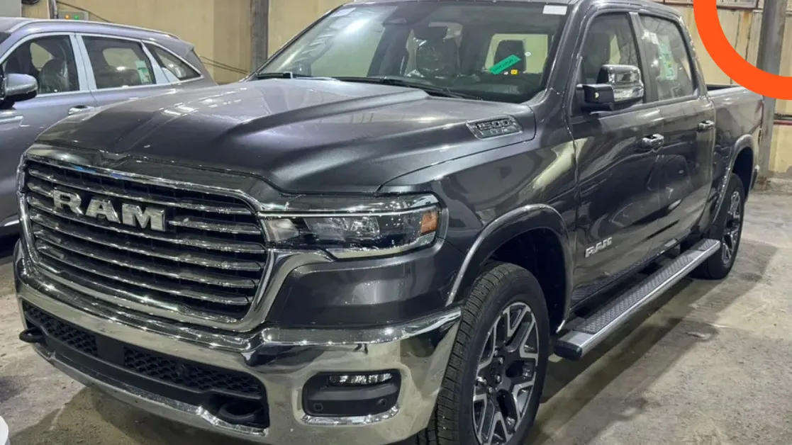 دودج رام LARAMIE 2025