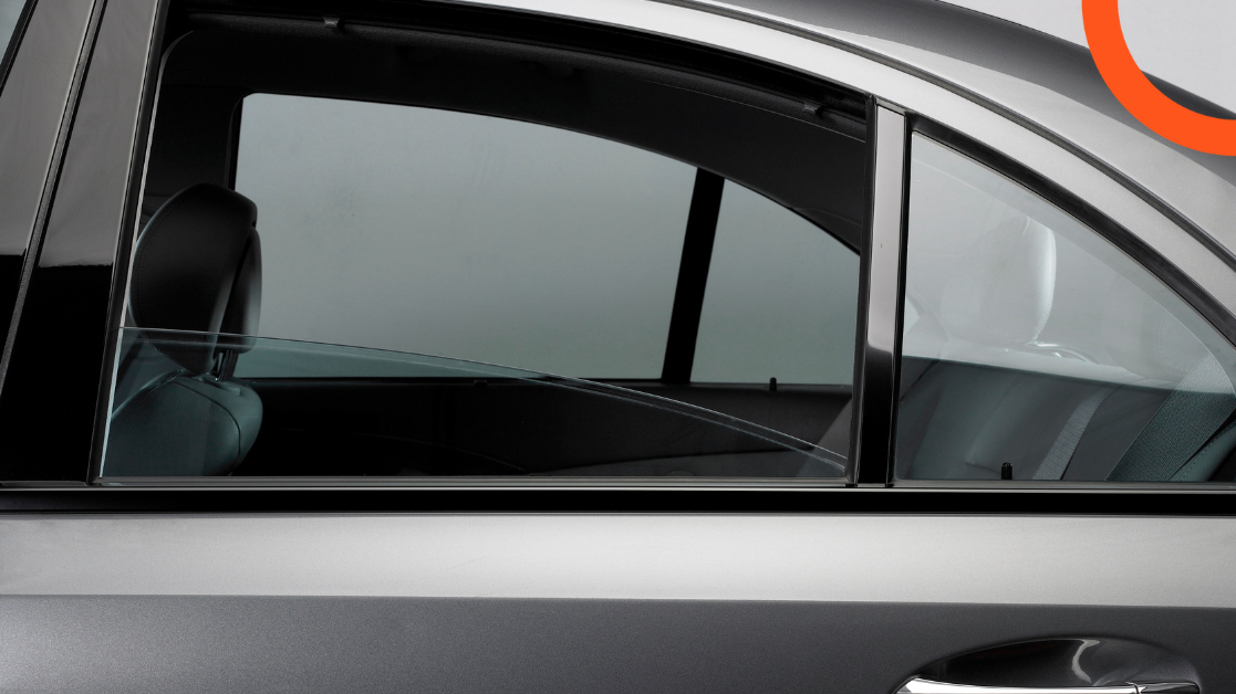 طرق الحفاظ على الرؤية الواضحة في زجاج السيارة أثناء الضباب