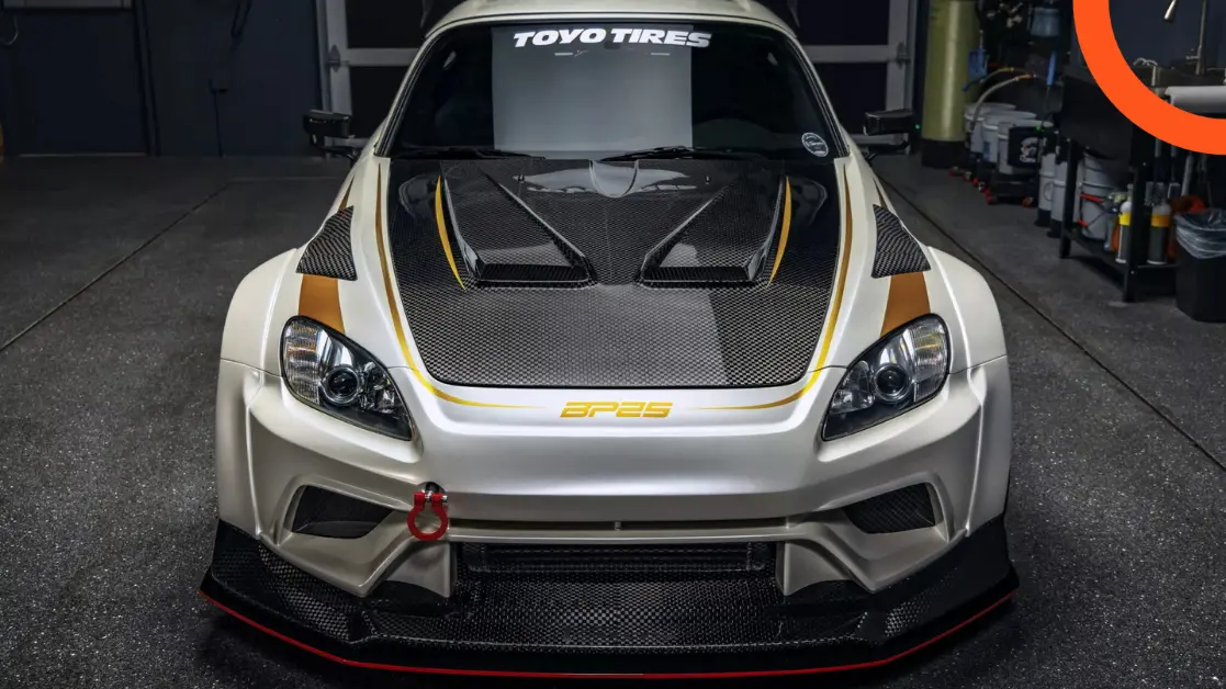 مقصورة تحتفي بالنقاء الميكانيكي والروح اليابانية