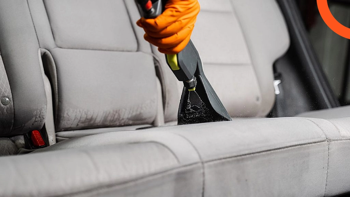 أفضل طريقة لغسيل مراتب السيارة