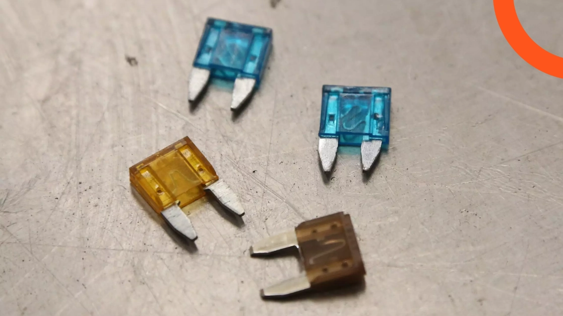 فيوز السيارة 