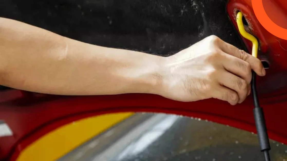 غطاء محرك السيارة