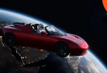 ما هي اول سيارة إلى الفضاء؟