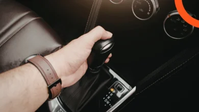 لماذا يتأخر تعشيق القير الأوتوماتيك؟ الأسباب والحلول