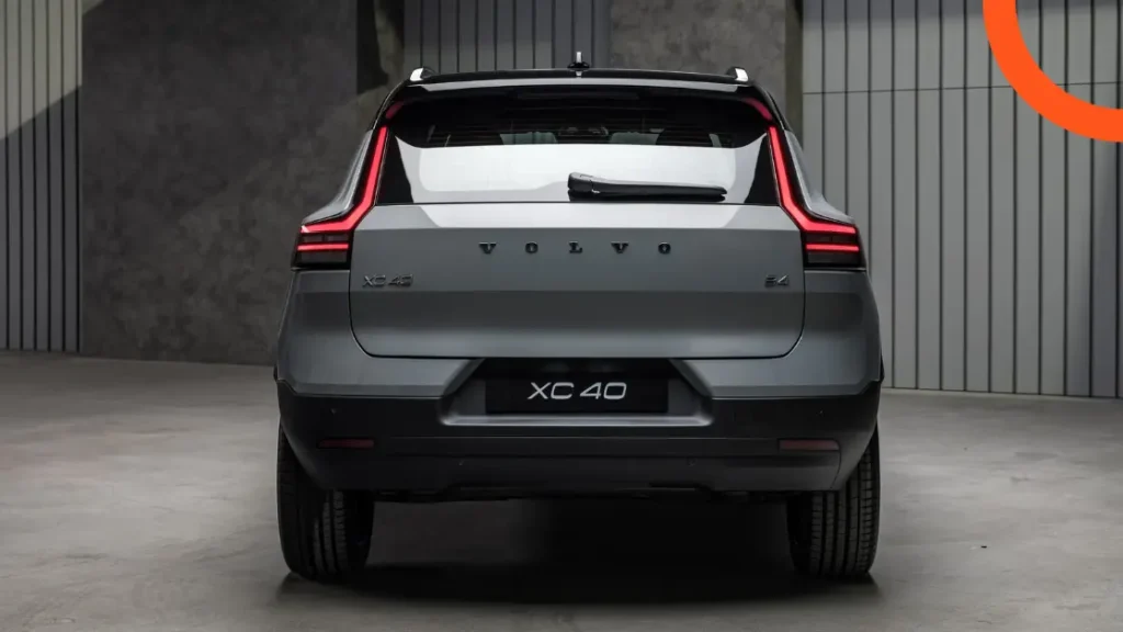 فولفو XC40 2028